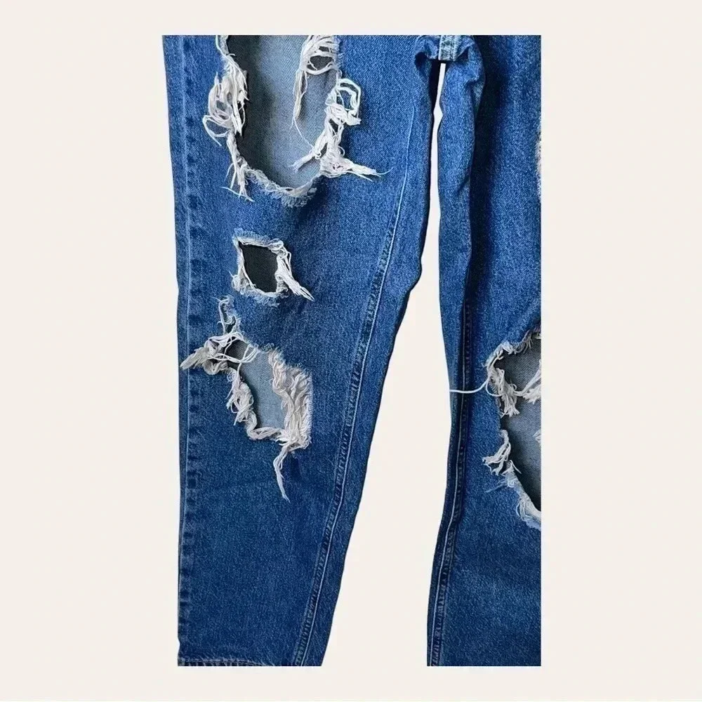 0131. BDG DISTRESSED MEDIUM‎ WASH DENIM JEANS SIZE 30